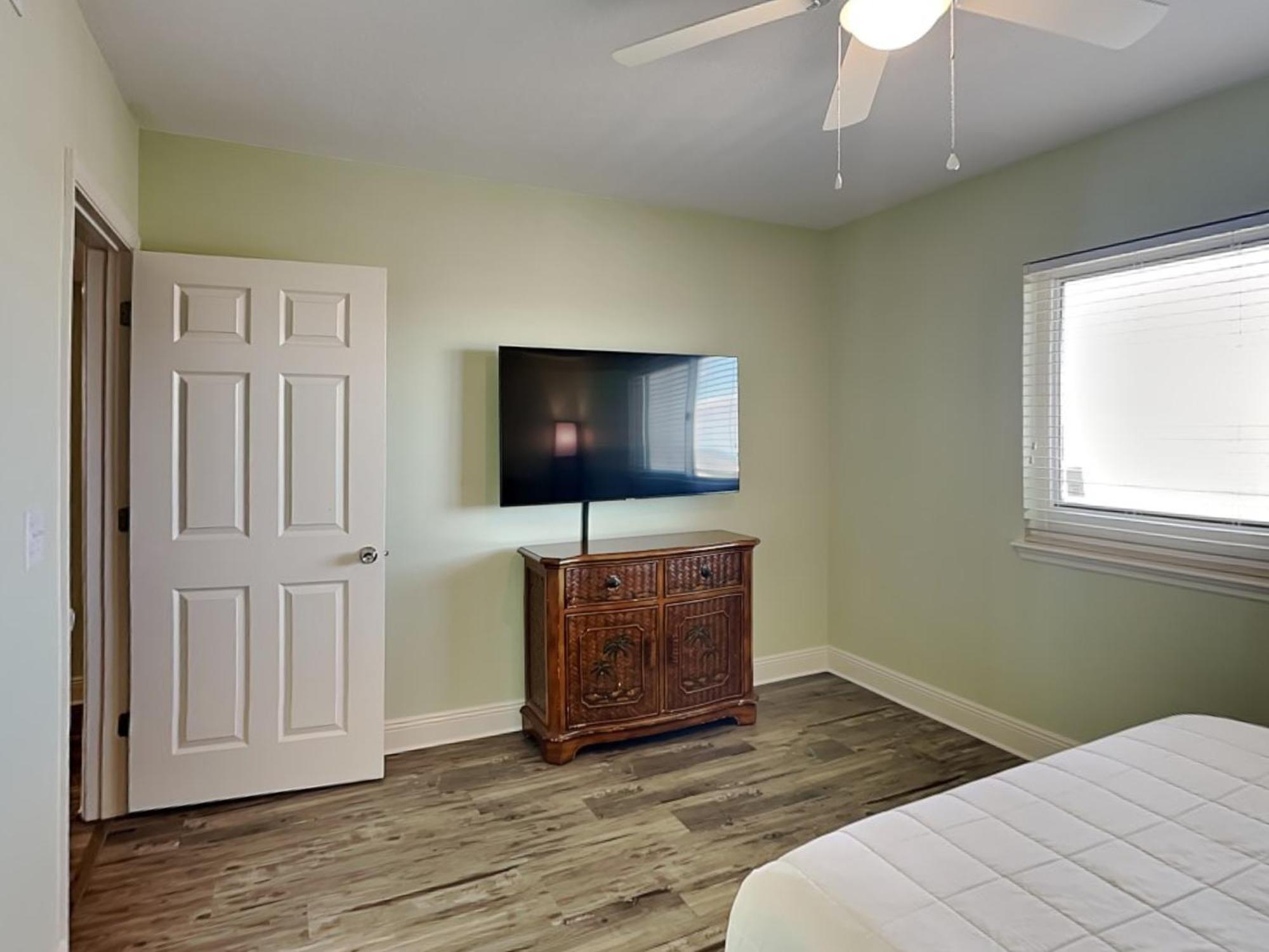 Emerald 1531 Apartment
